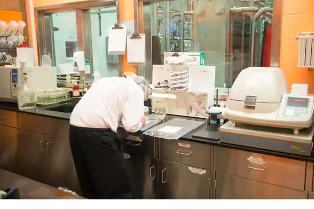 En kvalitetssikringstekniker